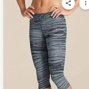 Athleta Stylish Blue Patterned Women's Capri Leggings